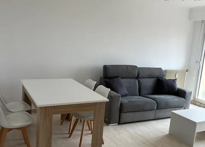 Dernier étage Rénové Appartement *